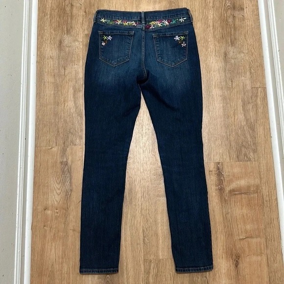 Old Navy Denim - OLD NAVY | Woman's Embroidered Curvy/Profile Mid-Rise Denim‎ Jeans, Size 6